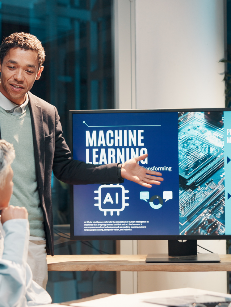 AI en Data Intelligence specialist geeft presentatie over machine learning en datagedreven innovatie bij Morgan Black