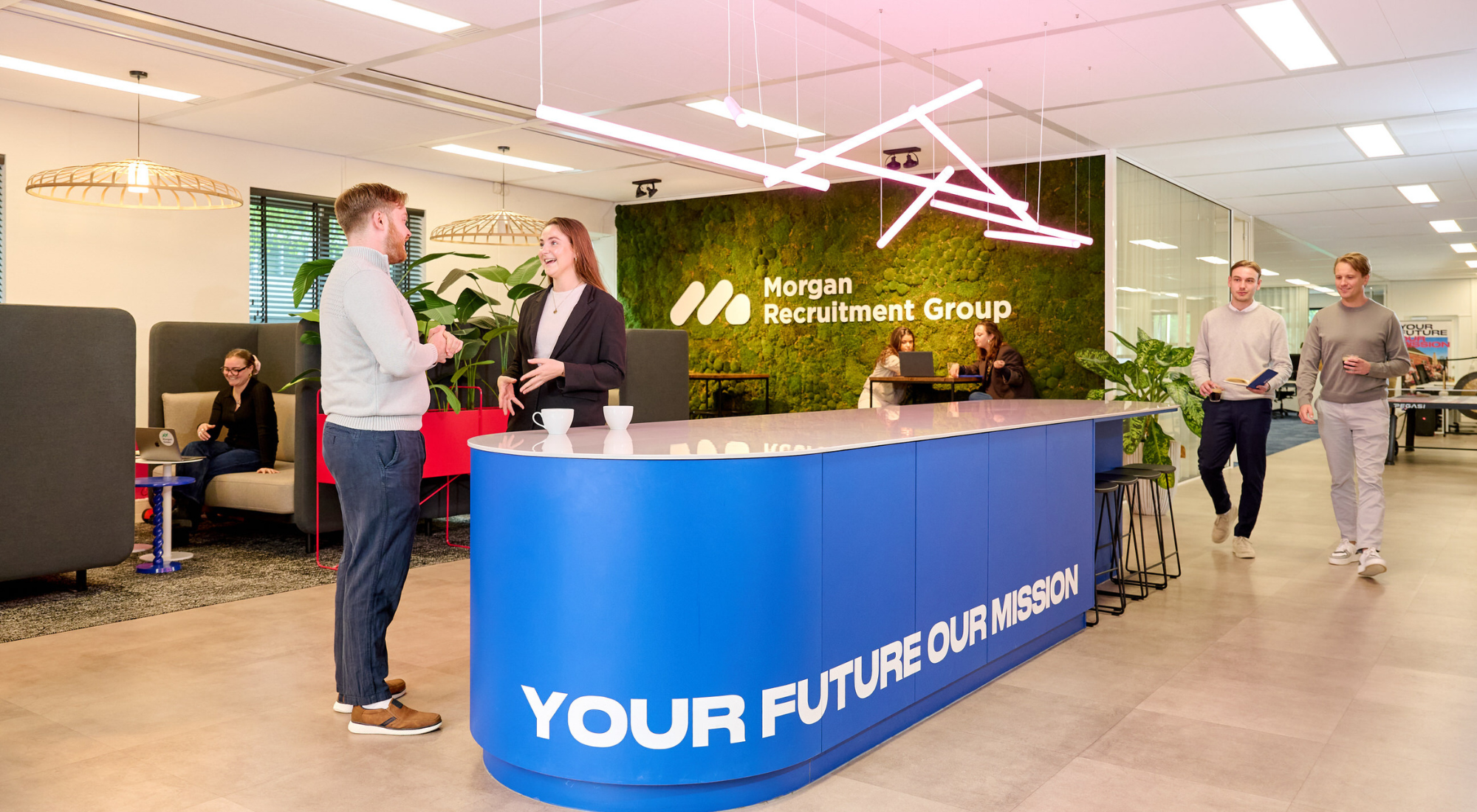 Consultants aan het werk op het kantoor van Morgan Black in Amsterdam